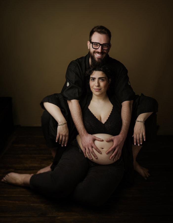 Future mamme ritratto artistico gravidanza con luce naturale